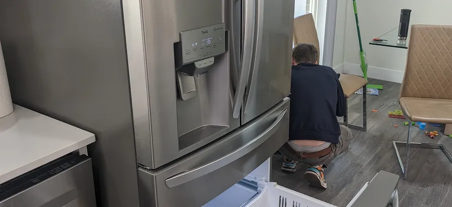 LG refrigerator repair technician — Best Pro Bay Area